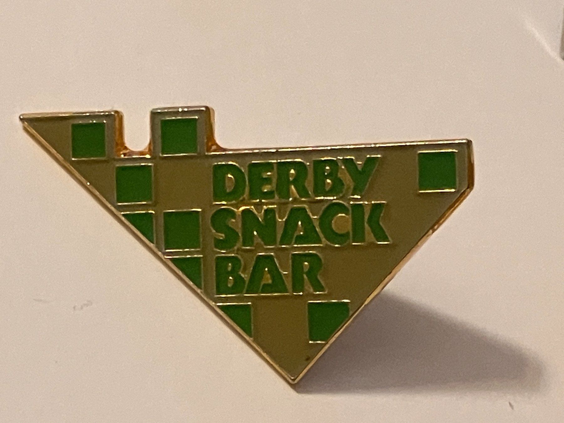 Placchette & Badge: 1 Pin Derby Snack Bar – Usato da Basel venduto da djwwpp