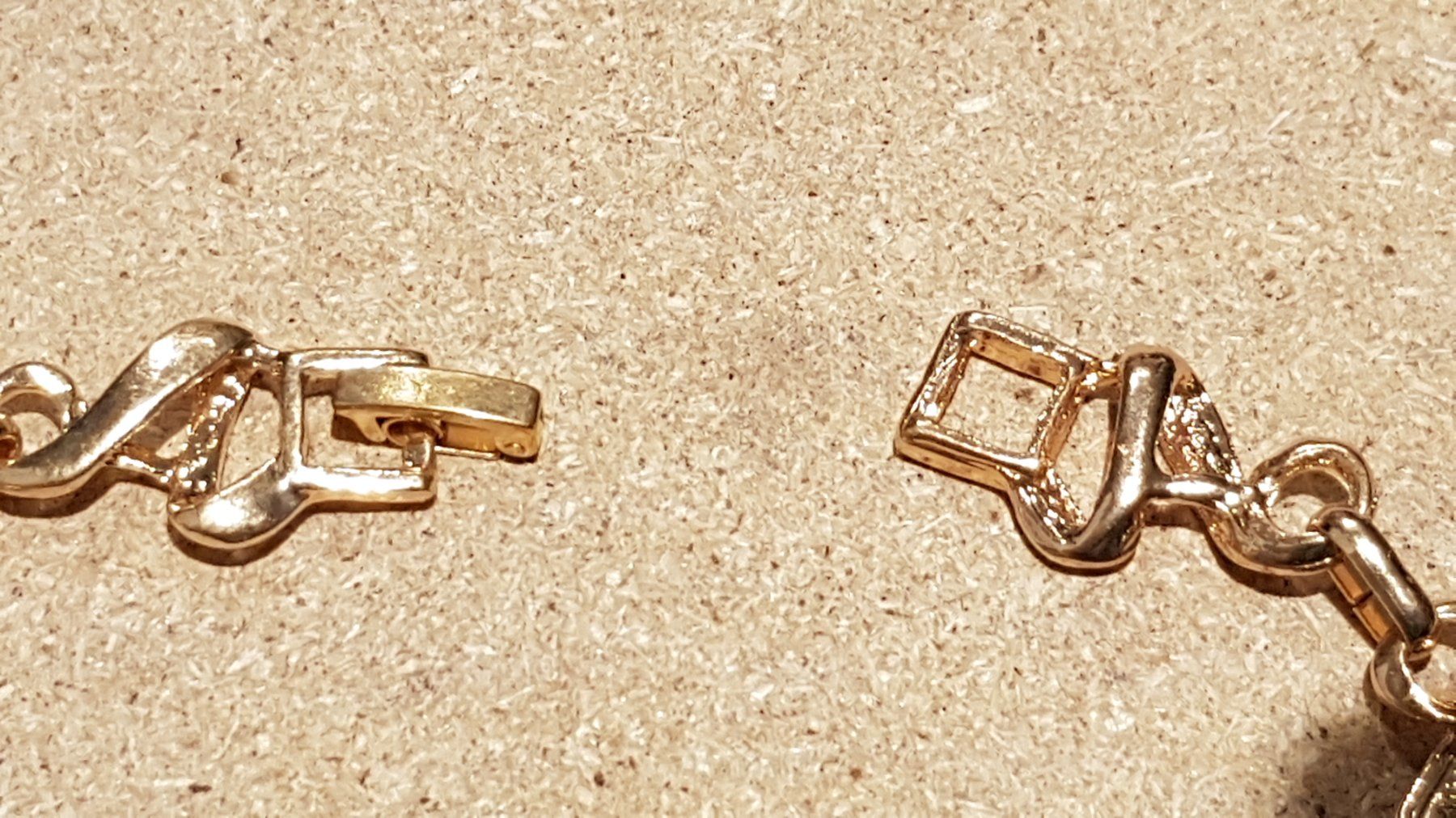 Sonstiger Schmuck: Goldfarbener Modeschmuck - Kombination mit violettem Stein – Neu (gemäss Beschreibung) aus Courtételle von Anais72 1