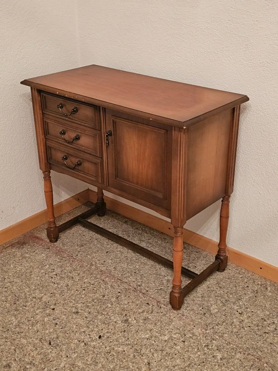 Antike Kommode elegant und wunderschön in Holz Kaufen auf Ricardo