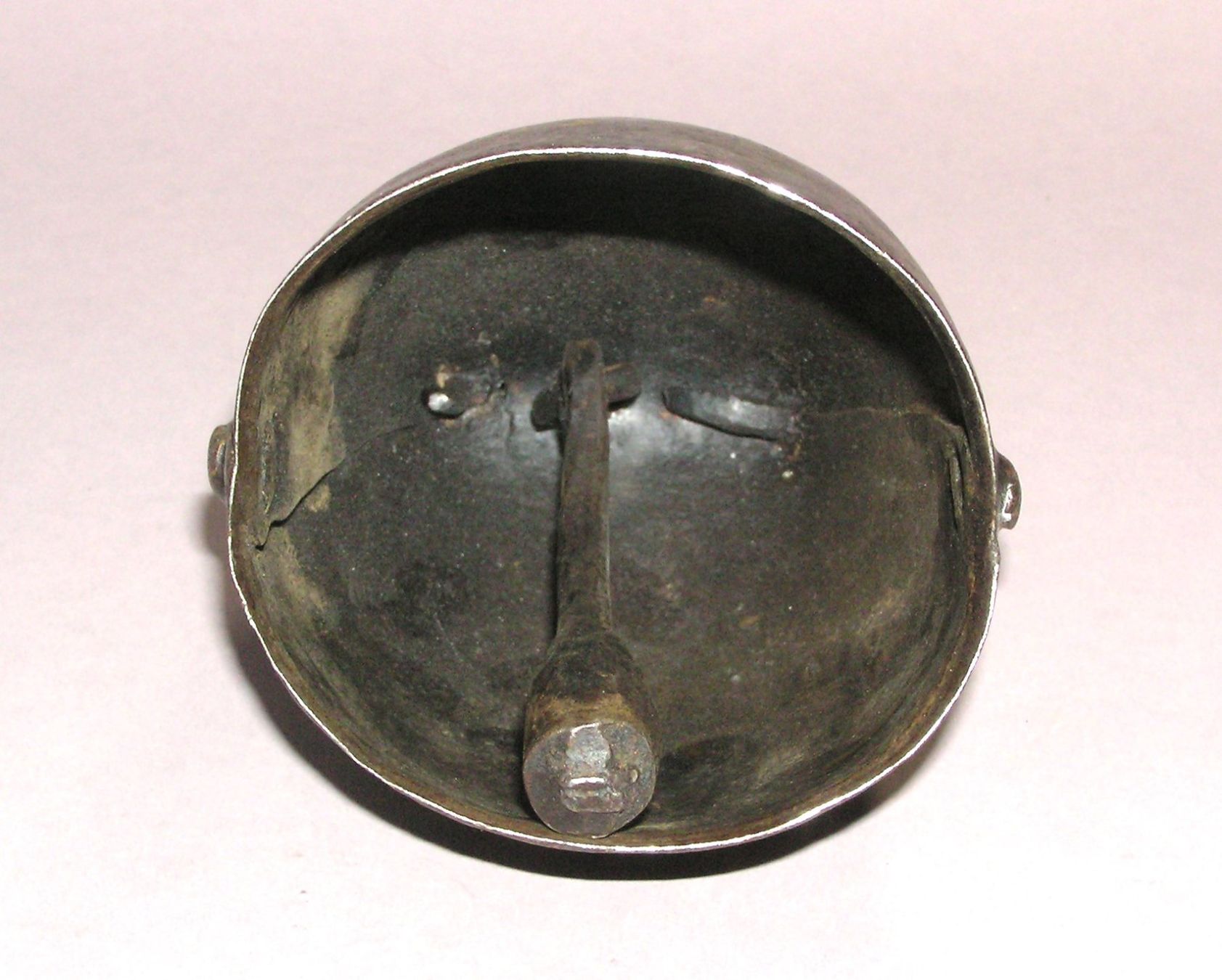 Campanacci mucche: ANTIKE TREICHEL GLOCKE – Usato da Grenchen venduto da Antique-hunter 2