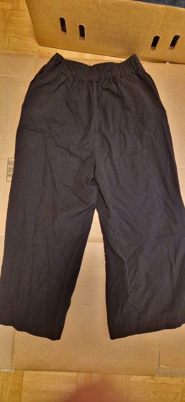 Lotti di vestiti: verschiedene Hosen, Gr. 36 – Usato da Kriens venduto da Evelyne.borth