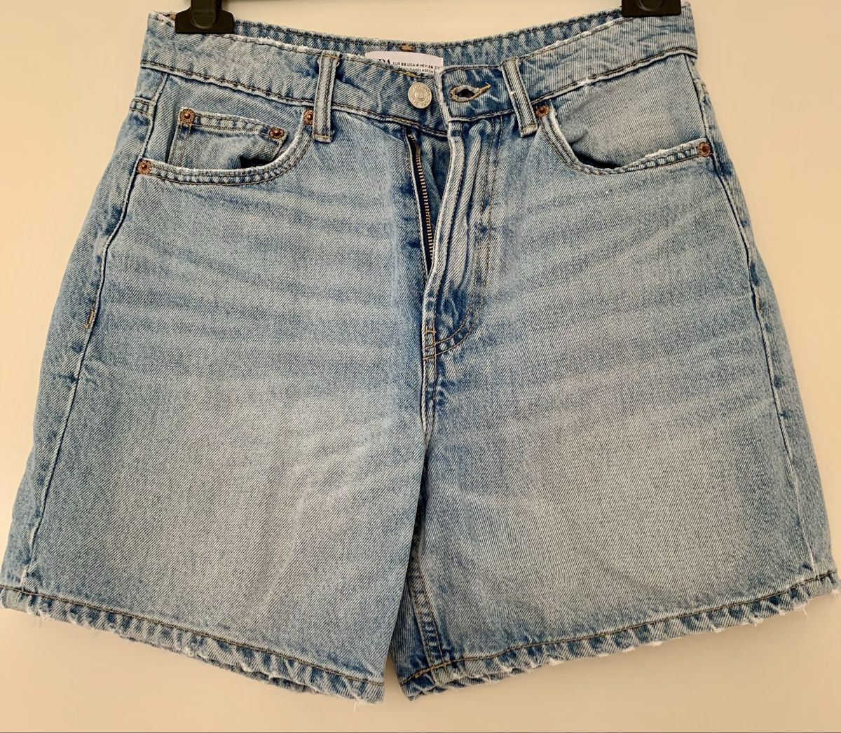 Zara Jeans: ZARA  Jeans shorts, Größe 36!!... – Gebraucht aus Obfelden von montes50