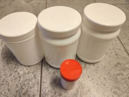 Leere Behälter alle zu 1 Preis