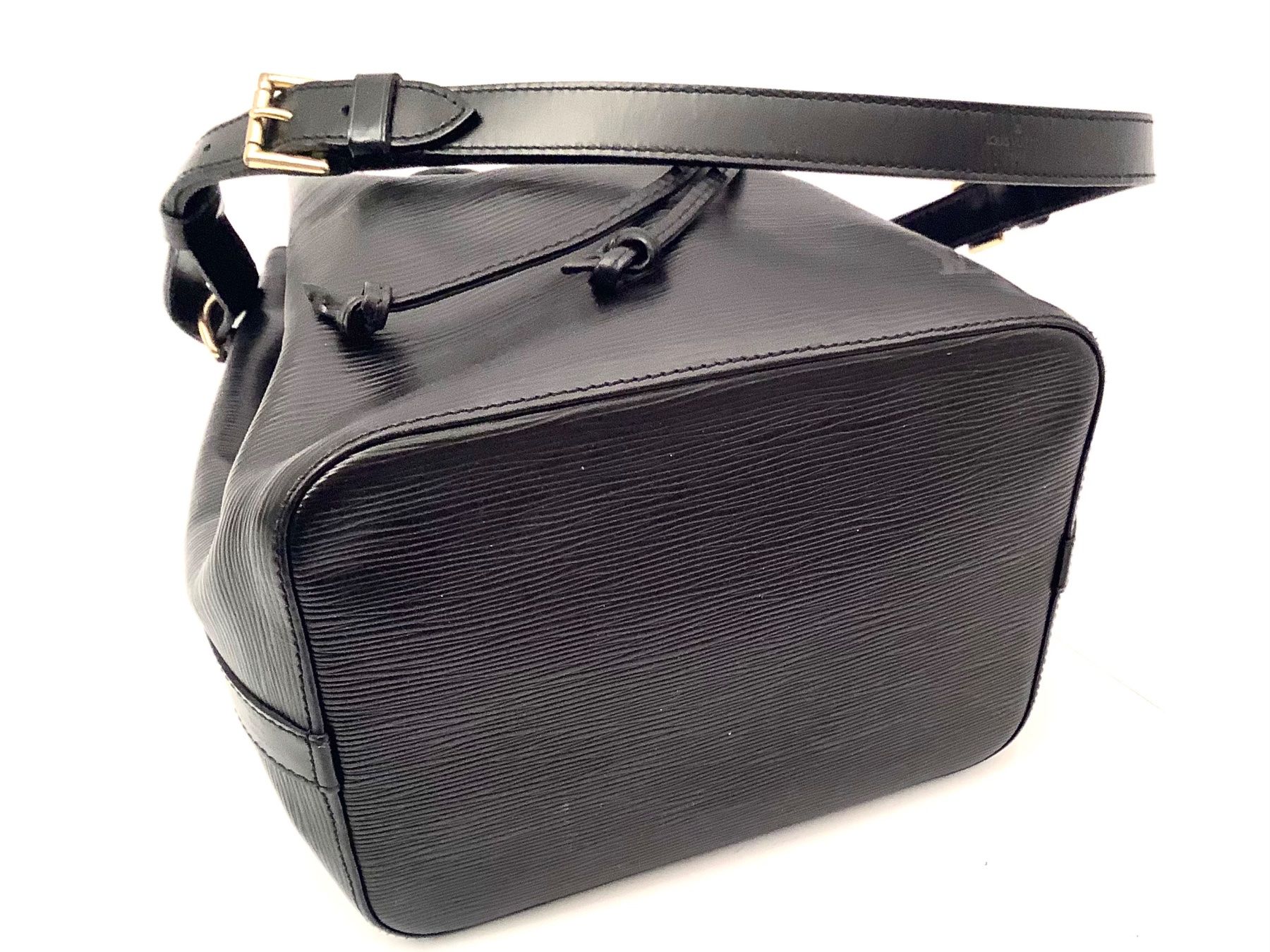 Louis Vuitton Taschen für Damen: Louis Vuitton Noe Petit Epi Schwarz Top – Neu (gemäss Beschreibung) aus Küsnacht ZH von Vuit-on 4