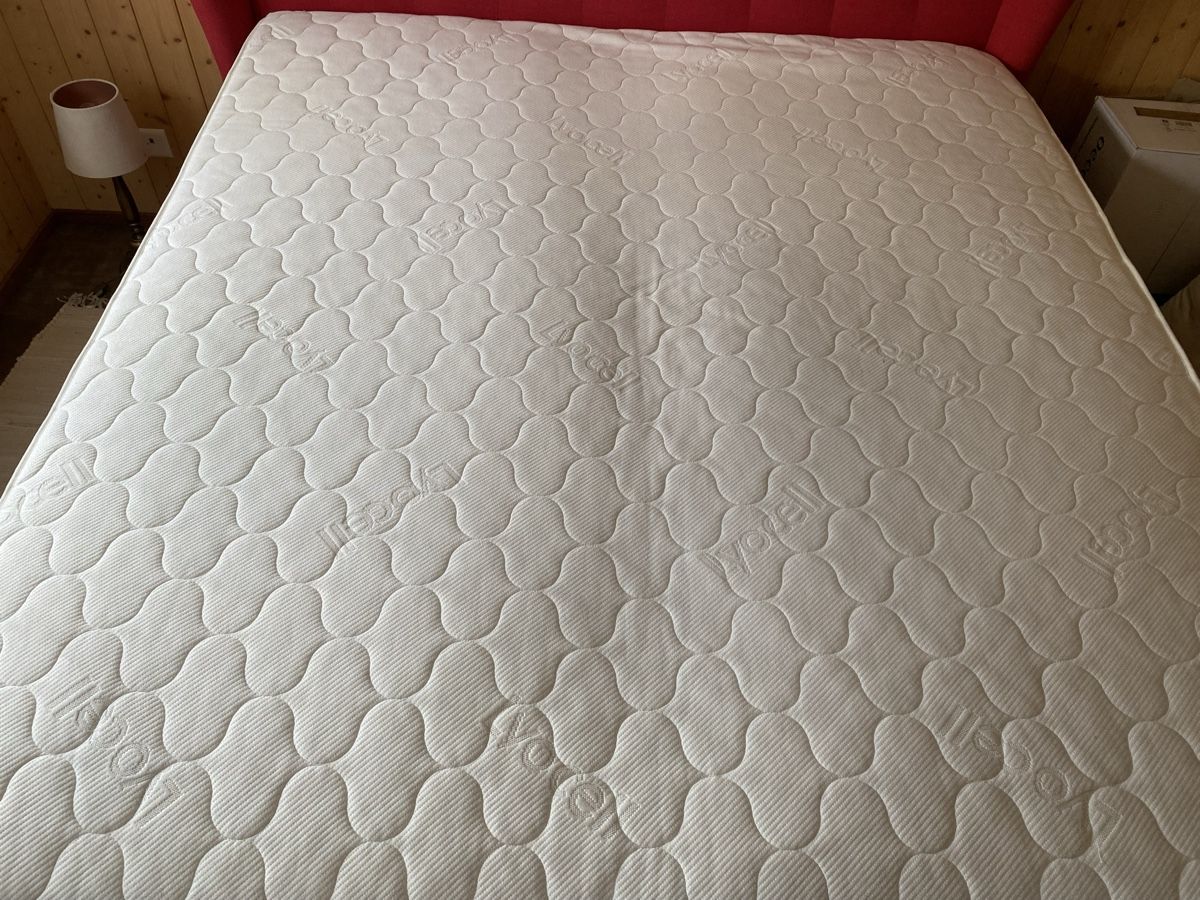Lits: Selten gebrauchtes Boxspringbett rot 180x200 cm – Neuf (Voir description) à Merligen par shalimar64 6