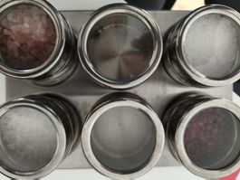 Magnetisches Gewürzregal / Magnet-Gewürzdsen – wie neu