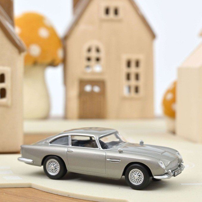Aston Martin Modellini d'auto: Norev 270523 1:43 Aston Martin DB5 grau metallic – Nuovo e nell'imballaggio originale da Neukirch a.d. Thur venduto da Modellbauartikel 1