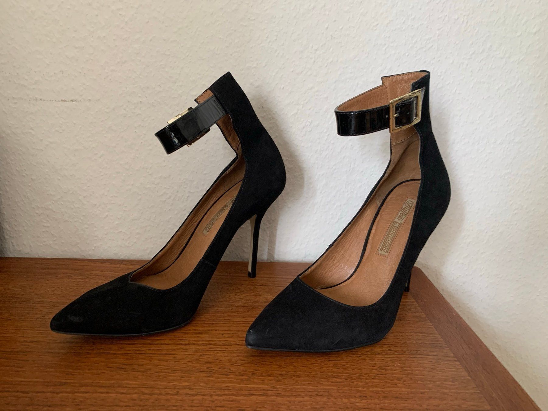 Buffalo Chaussures femmes: BUFFALO - Riemchen Leder Pumps schwarz – D'occasion à Zürich par Diazaio