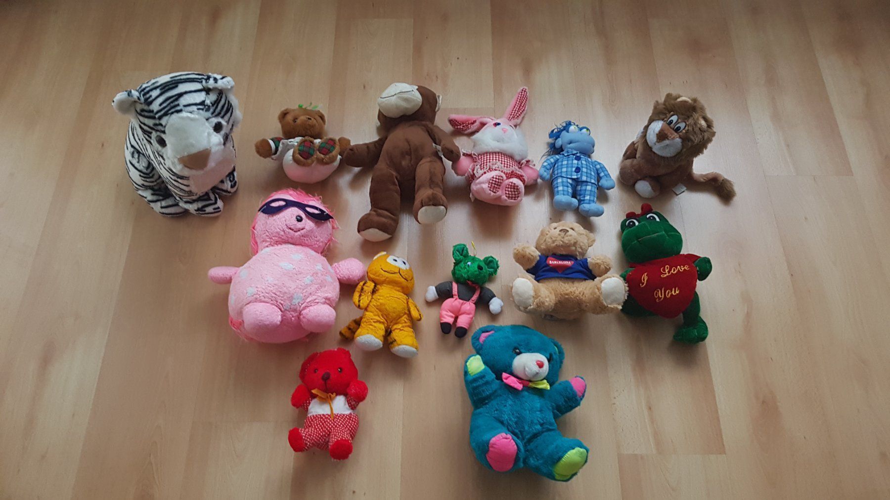 Spielzeuge: Set mit Kuscheltieren – Gebraucht aus Schöfflisdorf von CrRG21