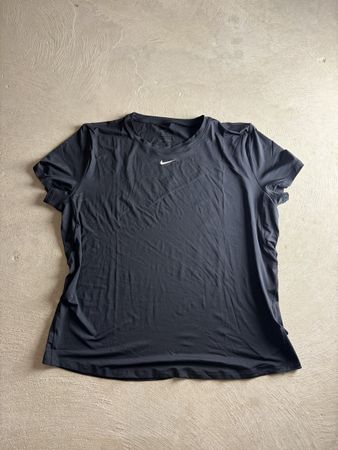 T-shirt Nike Dri-Fit taille L noir bon état