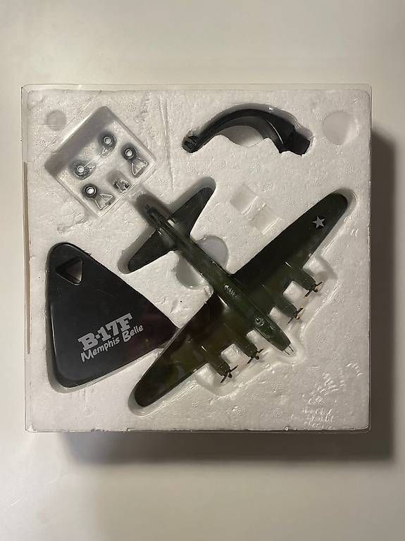 Kit di modellismo & Modellini statici: Modellflugzeug Memphis Belle B-17F – Usato da Winterthur venduto da Membran95