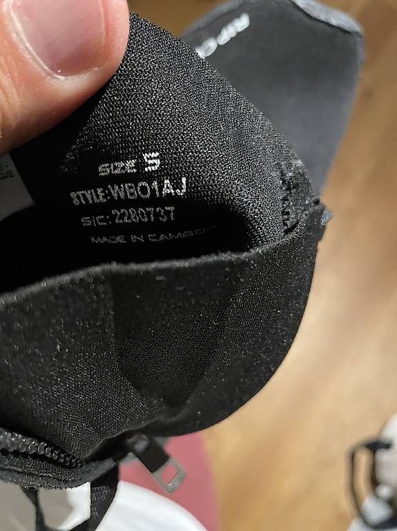 Scarpe da uomo: Neoprenschuhe Kinder 3mm – Usato da Klingnau venduto da Miklo83 1