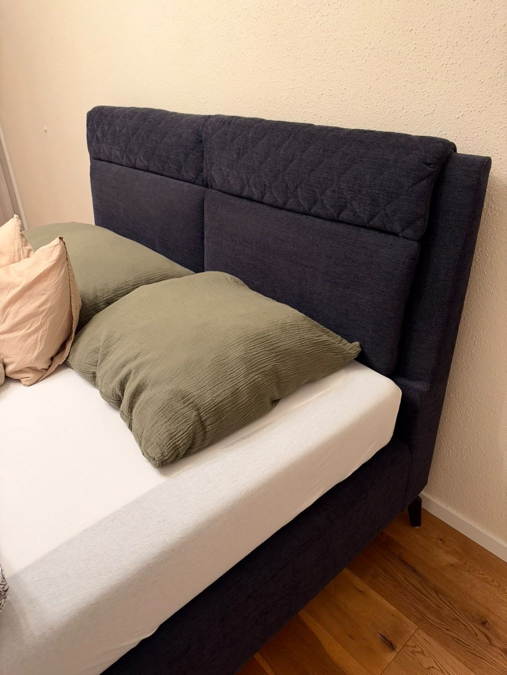 Betten: Boxspringbett 200x200cm – Gebraucht aus Heerbrugg von har_w8jb 1