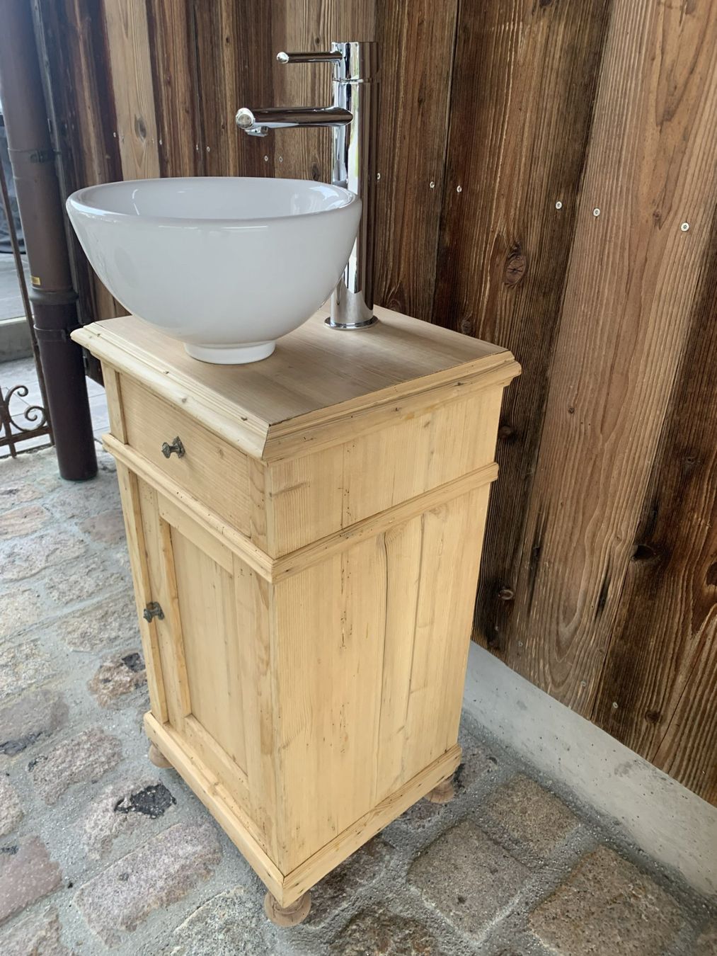 Comodini: Nachttischli mit Lavabo inkl. Wasserhahn – Usato da Saland venduto da B.W8493 1