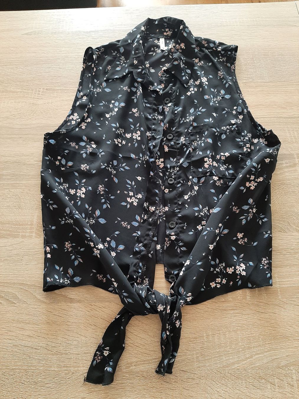 Blusen: Ärmellose Bluse schwarz Blumenmuster Gr. L – Gebraucht aus Menziken von Rien1 5