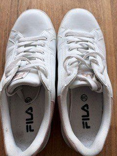 Fila Scarpe da donna: Fila Damen Sneaker Grösse 38 Weiss – Usato da Villnachern venduto da RicardoBrigitte69