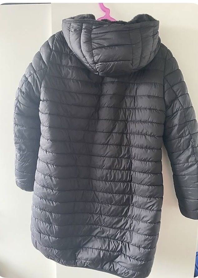 Cappotti: Winterjacke mit Kapuze, Grösse S/M – Usato da Mörschwil venduto da sandy828 2