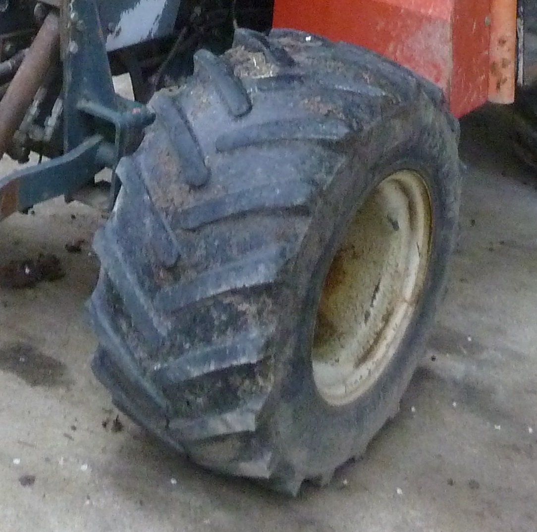 Trattori: 2 pneus de tracteur – Usato da Russy venduto da Guenefle 2