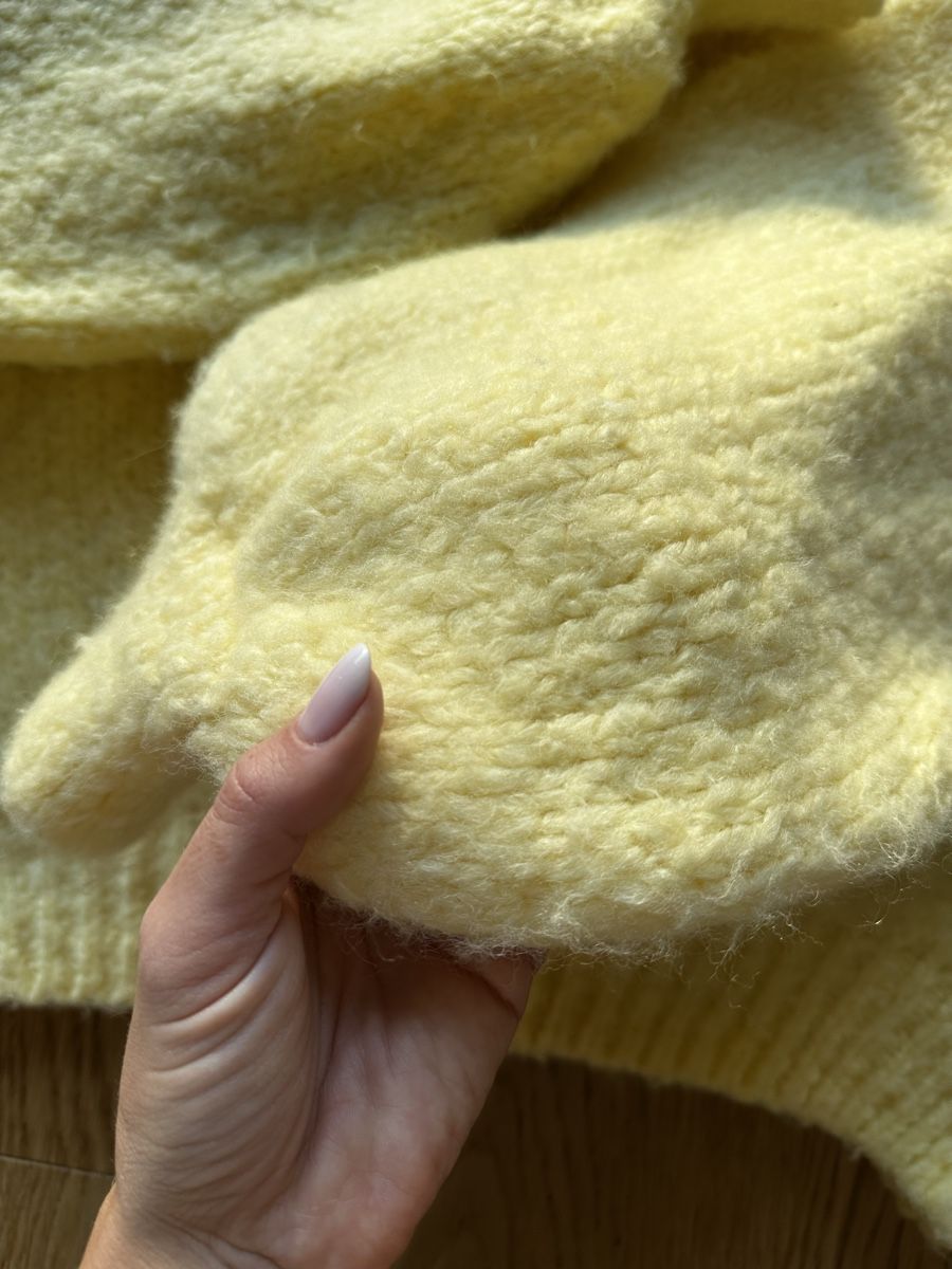 Maglioni & Felpe: Pull jaune one size – Nuovo (secondo la descrizione) da La Croix (Lutry) venduto da secondhandZara 1