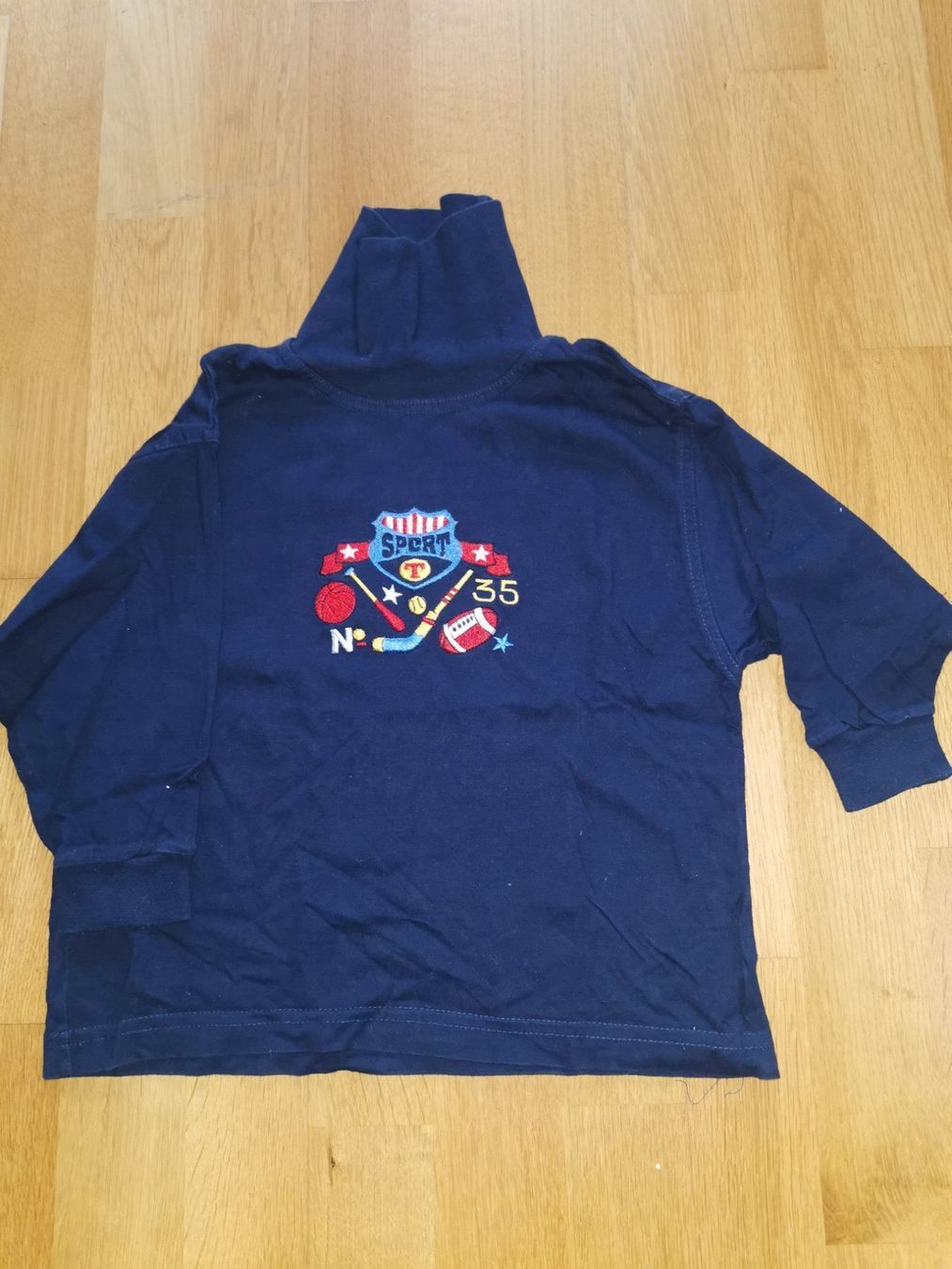 Pulls et sweat-shirts: Blauer Pulli, Gr. 104 – D'occasion à Malters par Wahni81