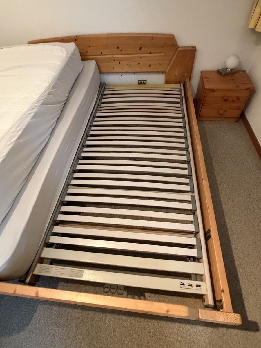 Letti: Bett echtholz mit Lattenrost – Usato da Romanshorn venduto da Honeyloops-1993 1