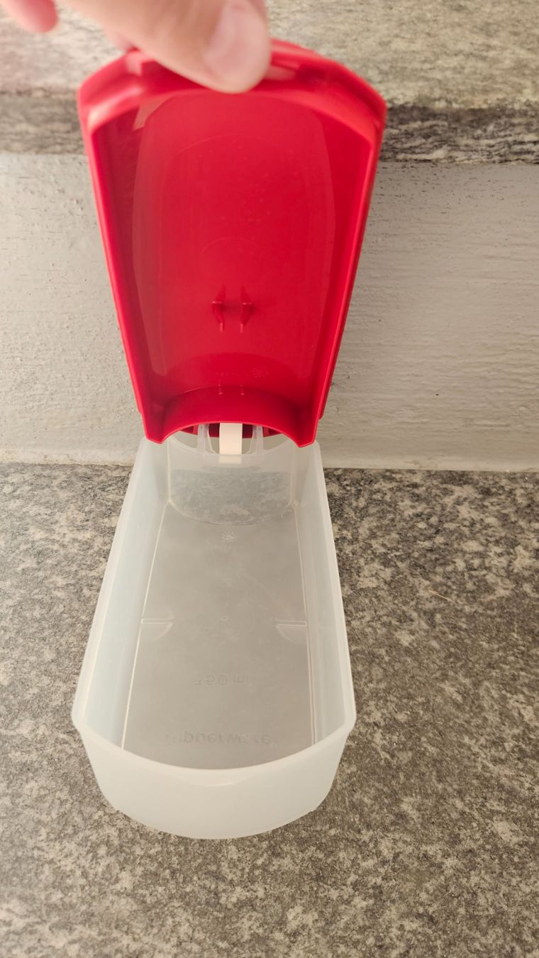 Tupperware Contenitori & Simili: Contenitore in plastica rossa Tupperware – Usato da Melano venduto da H-Sara 2