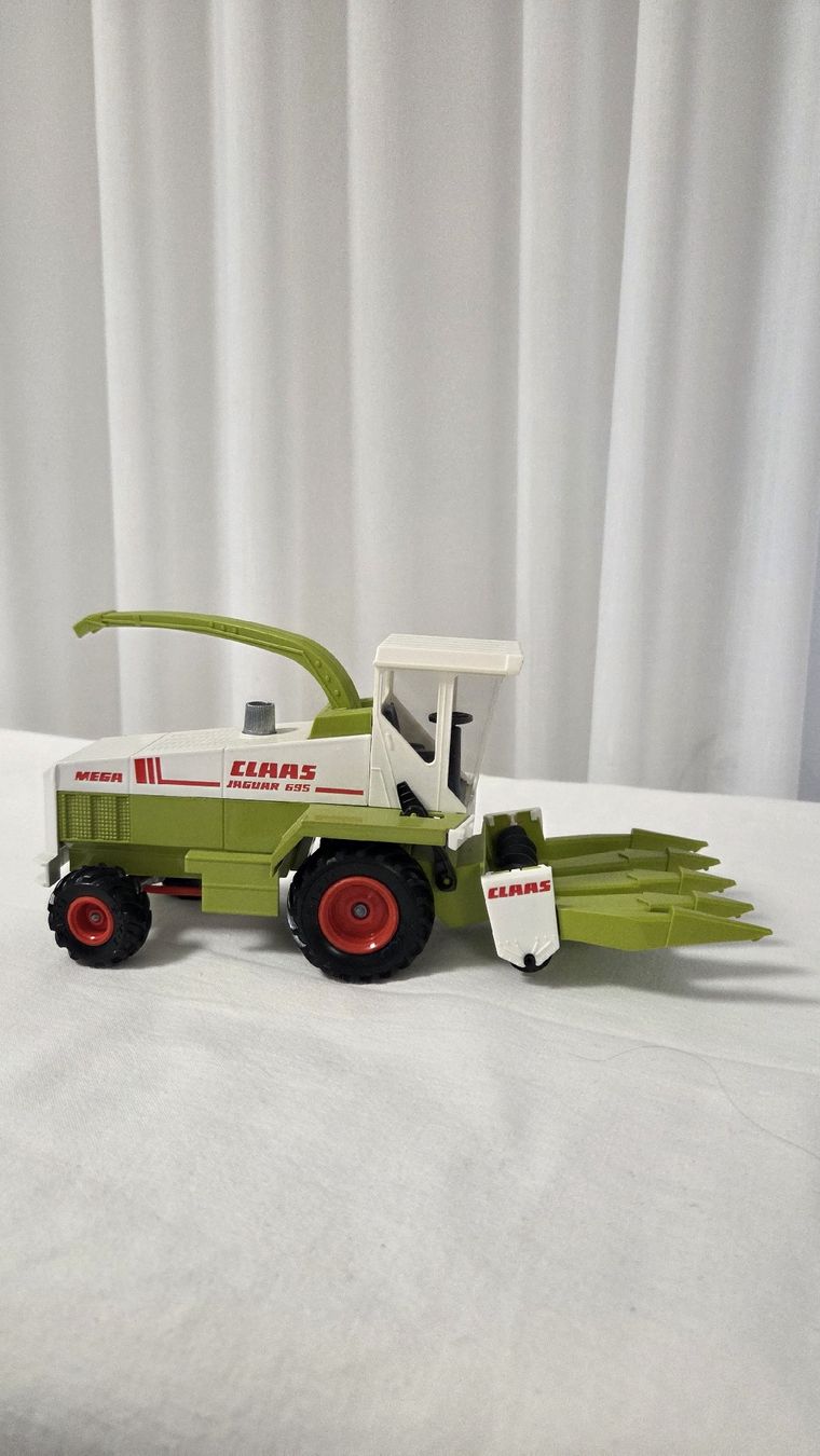 Siku Kit di modellismo & Modellini statici: CLAAS JAGUAR 695 MEGA – Nuovo (secondo la descrizione) da Ecublens VD venduto da Moun