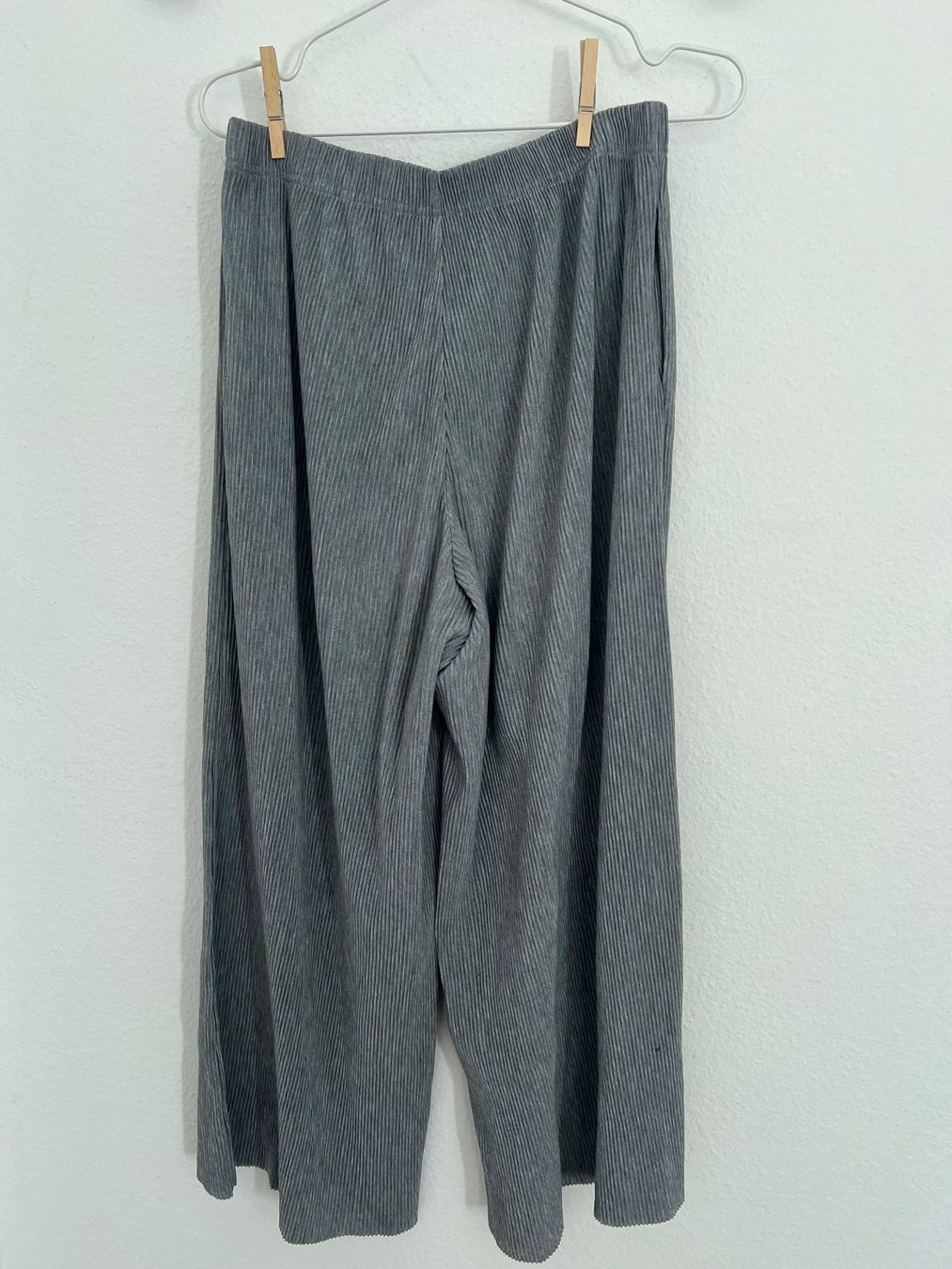 Uniqlo Pantaloni: Uniqlo, Hellblaue Sommerhose, Grösse 36 – Usato da Zürich venduto da lisitsyna 1