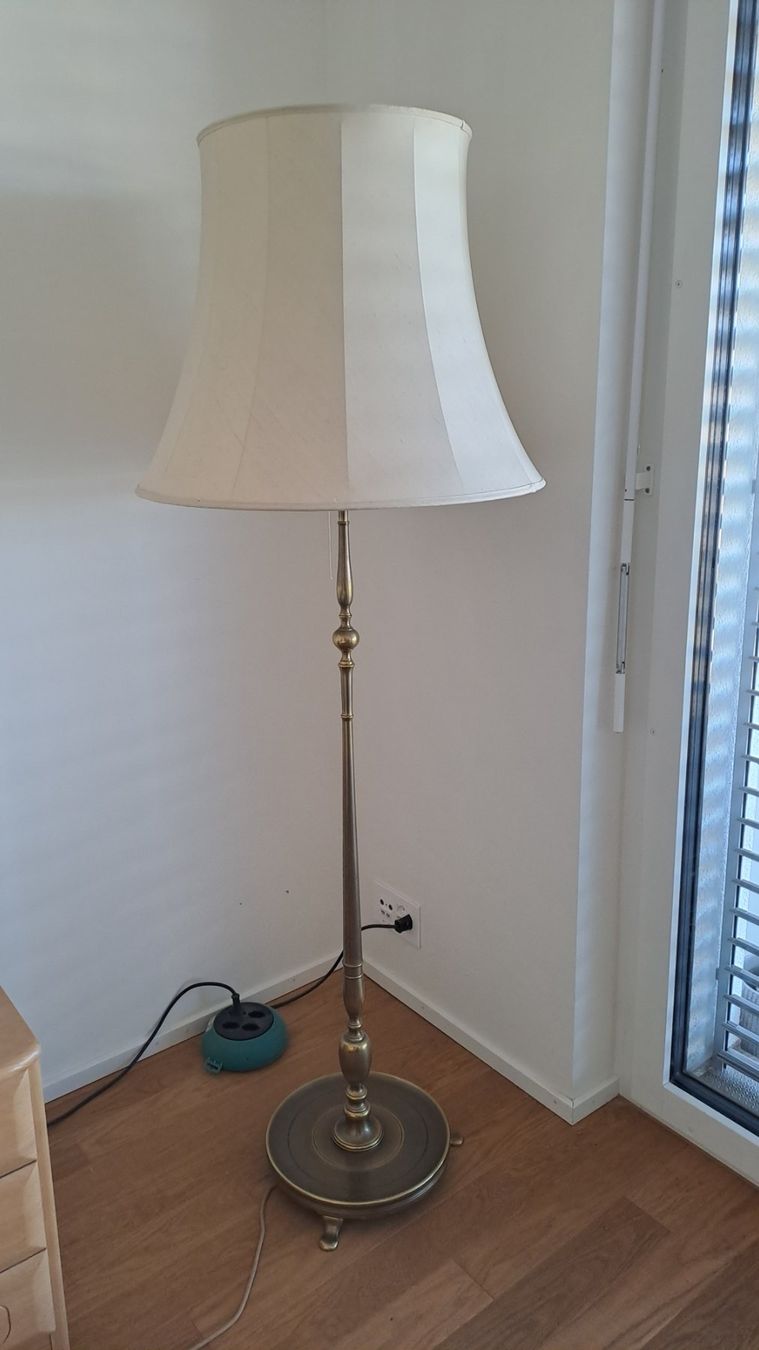 Lampen: Stehlampe – Gebraucht aus Wetzikon ZH von Juelbe