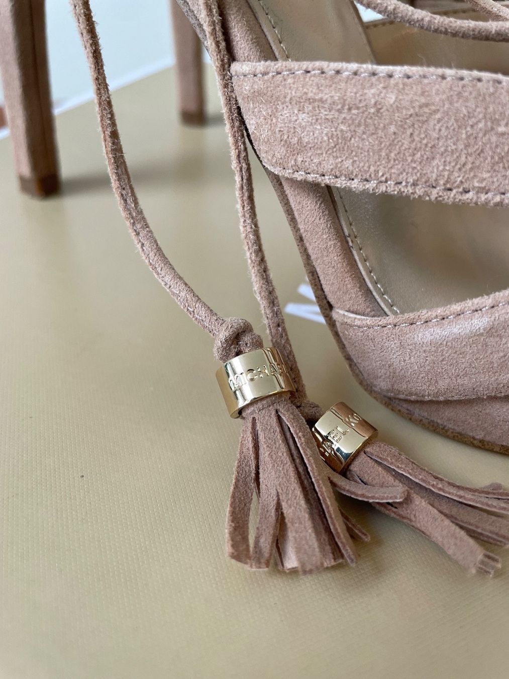 Michael Kors Damenschuhe: Michael KORS GENUINE SUEDE PUMPS, SIZE 36,5 – Gebraucht aus Forch von ele_9gsf 3