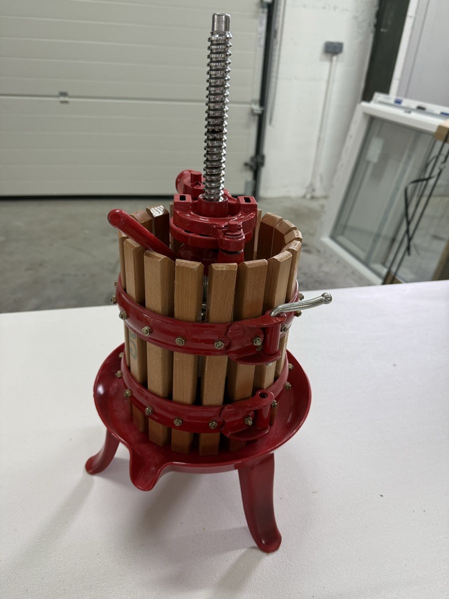 Tutte le macchine: Pressoir à fruits  – Usato da Nyon venduto da stylevintage79 3