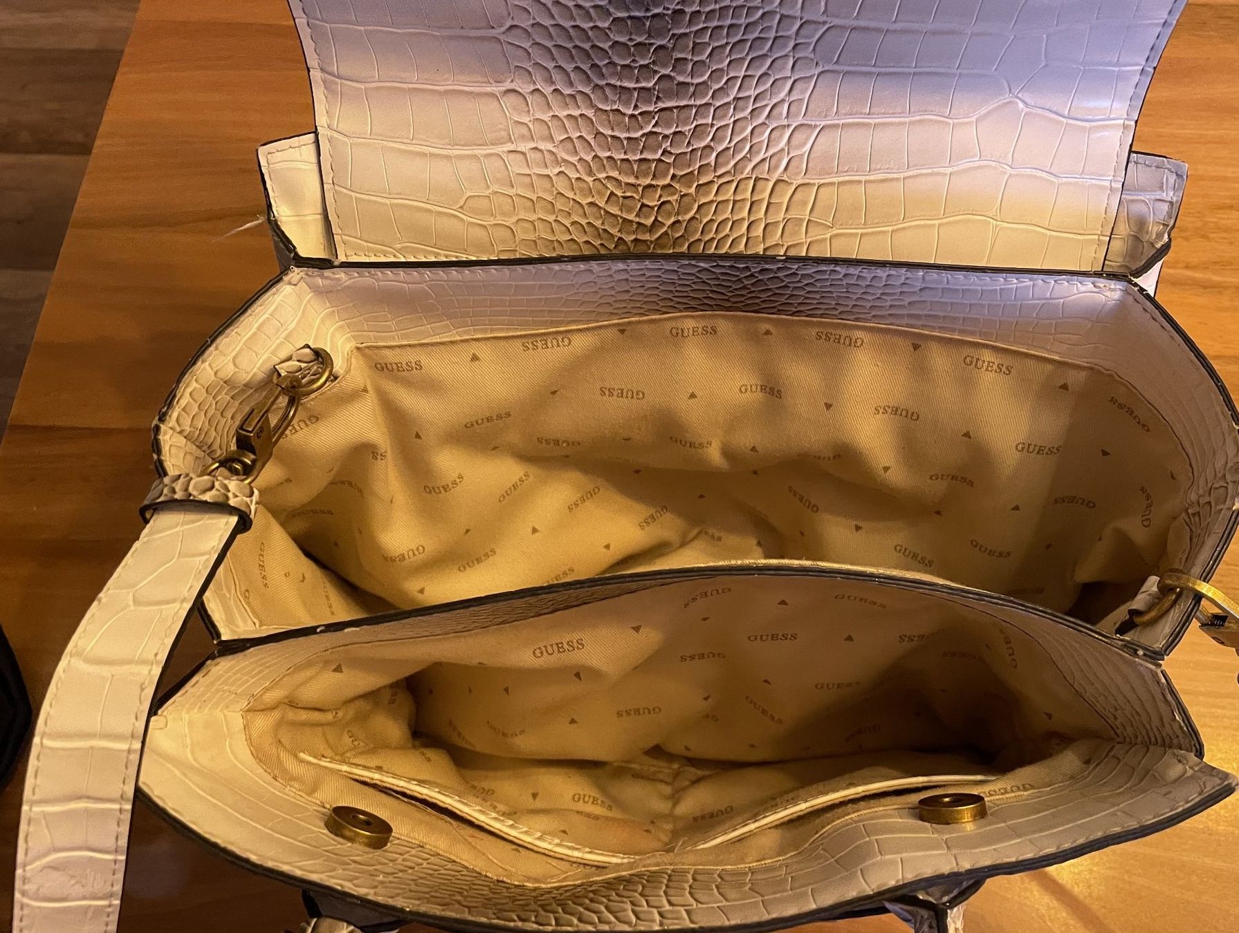 Guess Borse da donna: Guess Handtasche – Usato da Altstätten SG venduto da Nik2009 2