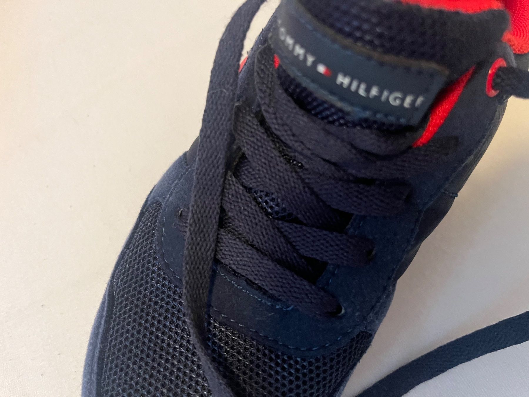 Tommy Hilfiger Scarpe per ragazzi: Tomyhilfiger Turnschuhe Gr. 33! – Nuovo (secondo la descrizione) da Baden venduto da Sandra148 2