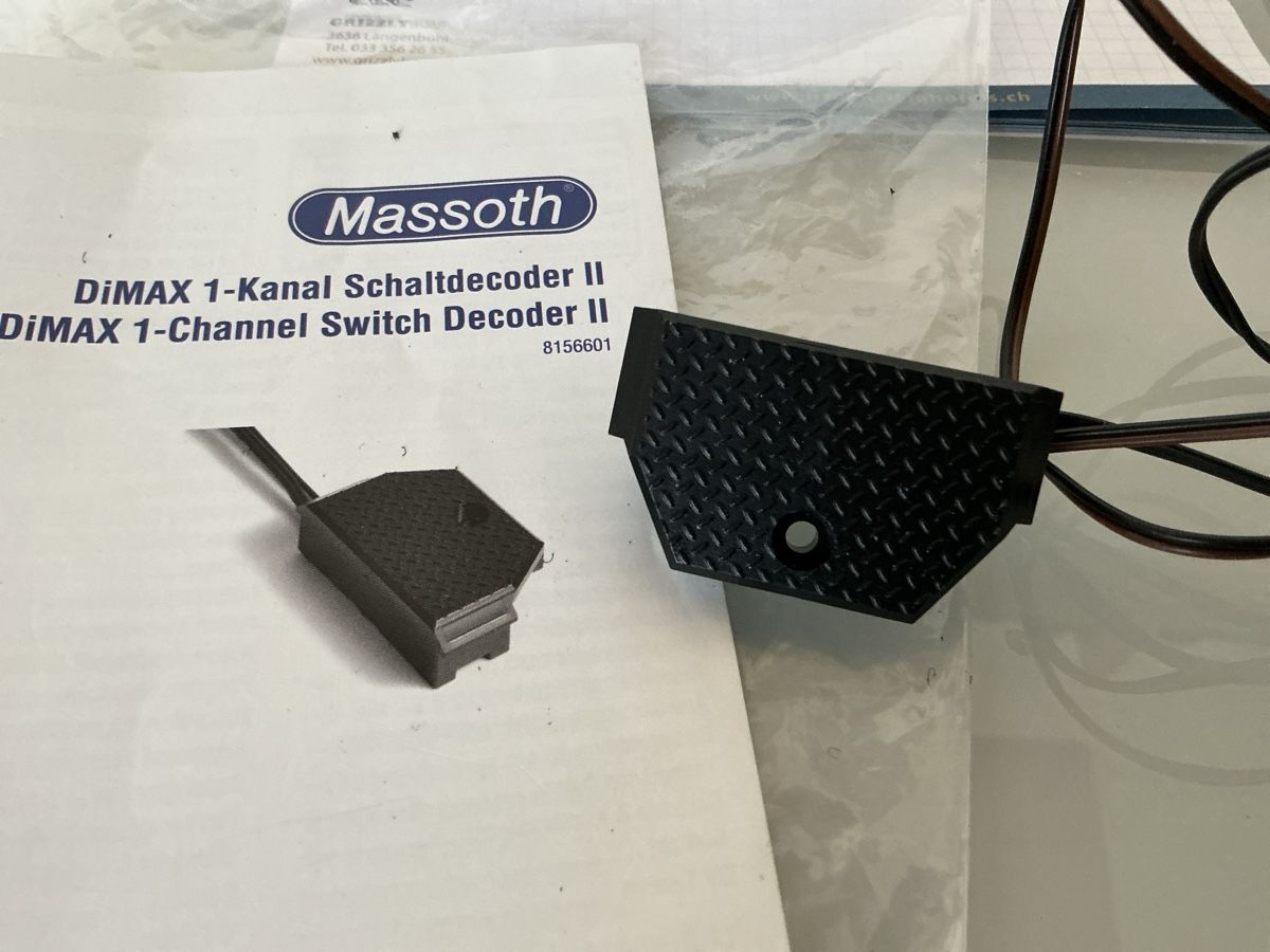 LGB Modellini di ferrovie: Massoth DiMAX 1-Kanal Schaltdecoder II mit Anleitung – Usato da Wängi venduto da Madella 1