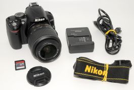 Nikon D3000 mit DX AF-S 3.5-5.6/18-55 G SWM VR  2330/36
