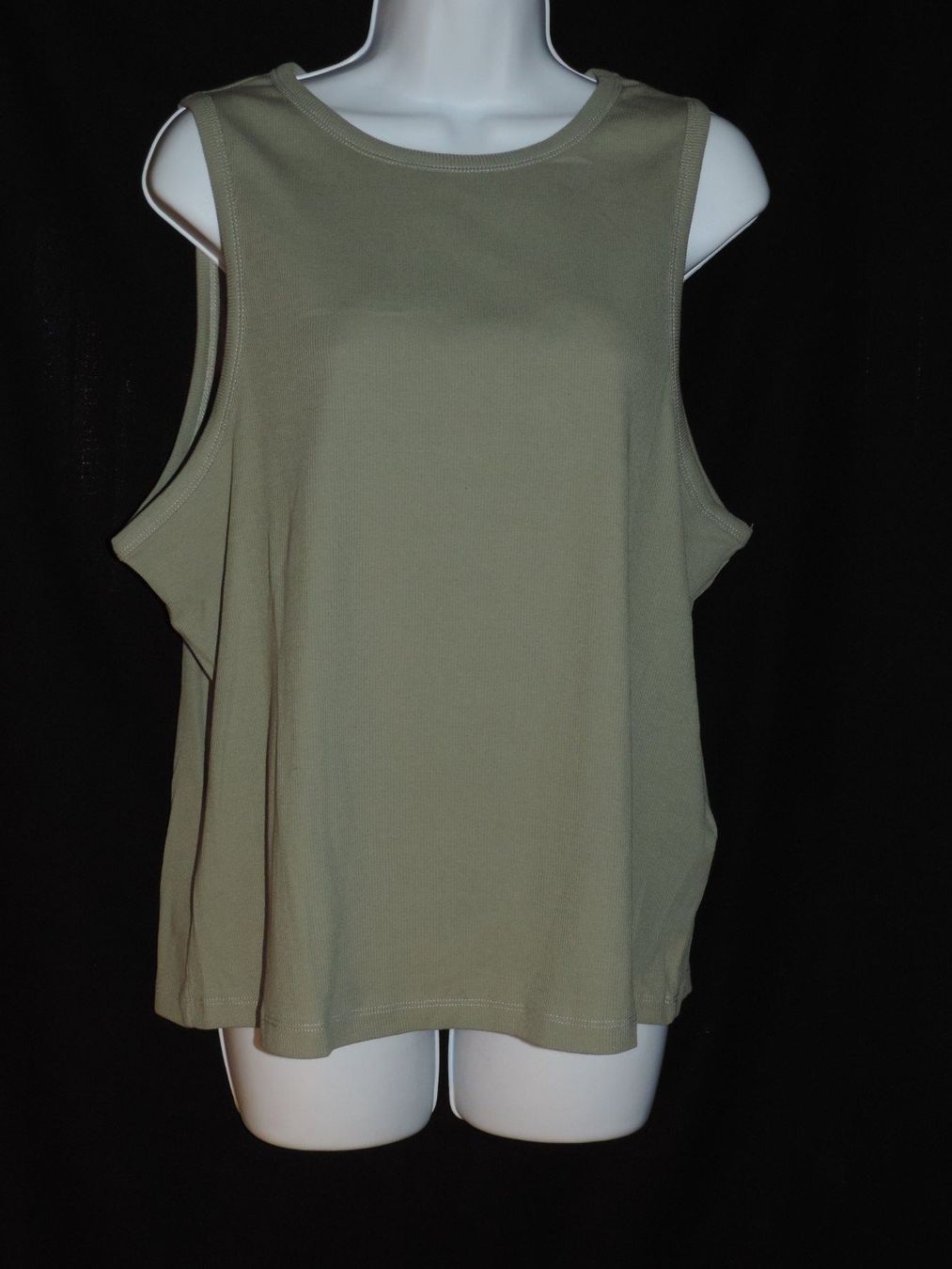 Lotti di vestiti: 2 t-shirts vert kaki et vert rose – Usato da Genève venduto da Axelle333 5