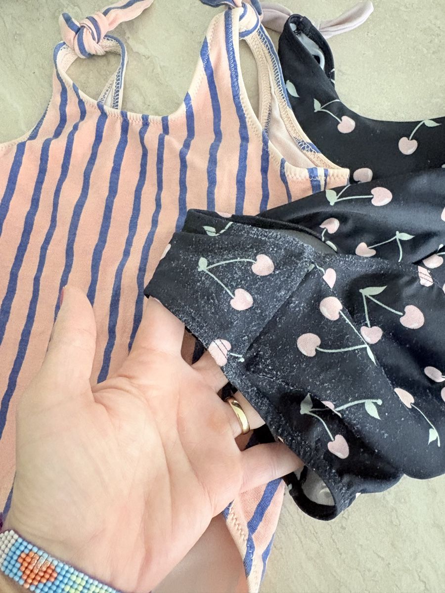 Costumi da bagno & Bikini: 2 Badkleider Mädchen ca. 1-2 jährig – Usato da Zürich venduto da Anushka86 2