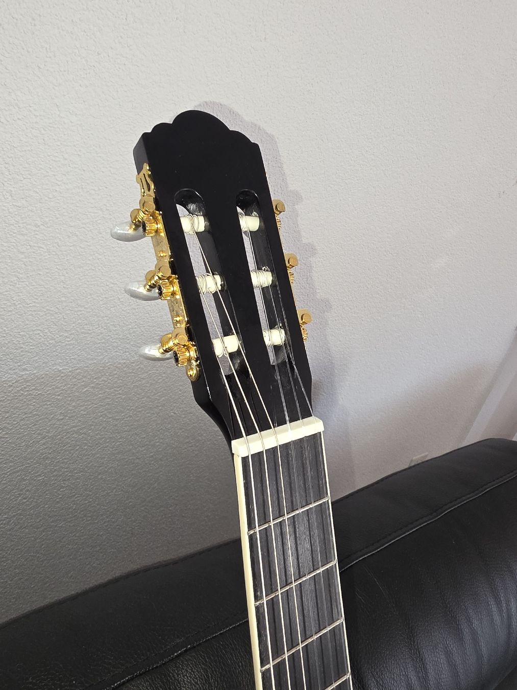 Strumenti musicali: Custom Trans -Acoustic Klassische Gitarre Schnäppchen – Nuovo (secondo la descrizione) da Schuepfheim venduto da Guttime 6