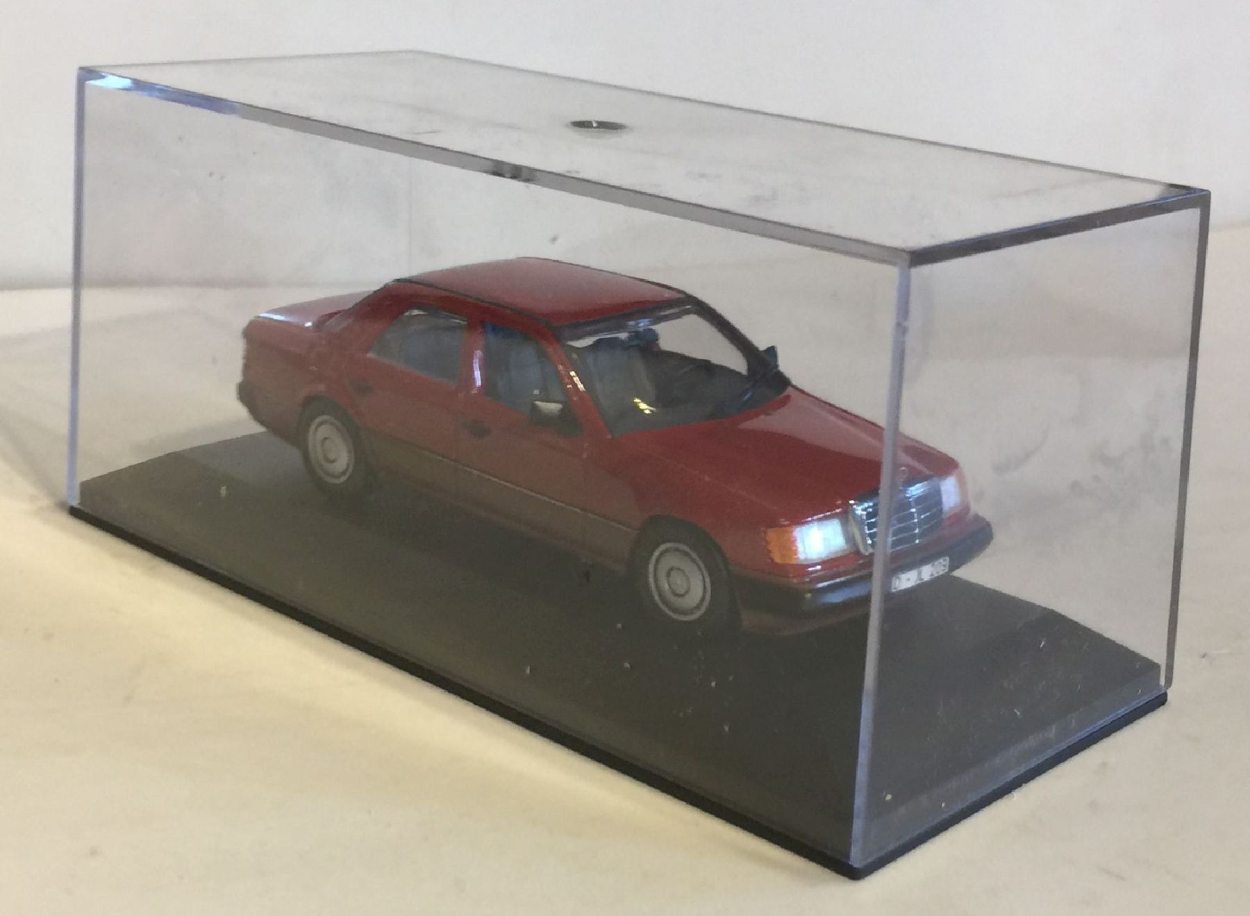 Minichamps Modellautos: MINICHAMPS  Mercedes-Benz 200D – Gebraucht aus Sonceboz-Sombeval von Decolove 6