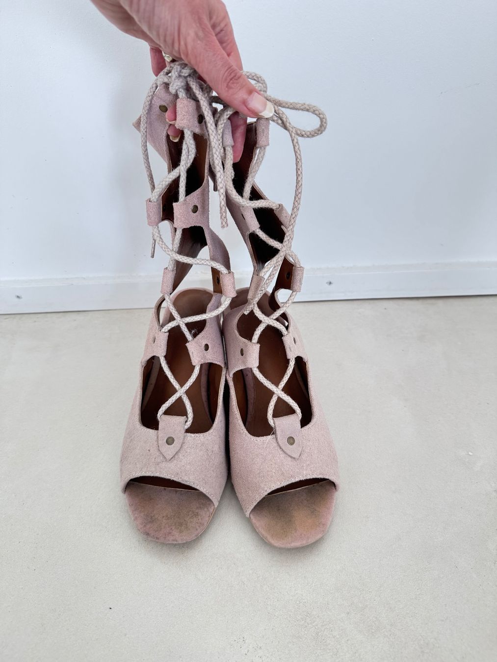 Chaussures femmes: Belles spartiates en daim rose pâle – D'occasion à giffers par sev_c9x9 1