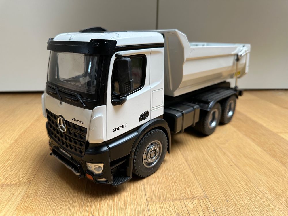 Amewi Mercedes-Benz Arocs kiepwagen 8x4/4 4WD 1:18 RTR rood, RC op afstand bestuurbare vrachtwagen model