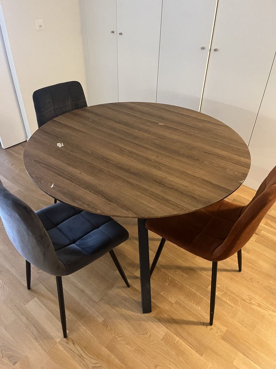 Set di tavolo e panche: Table ronde et 3 chaises  – Usato da Lausanne venduto da lay_yq6c 1