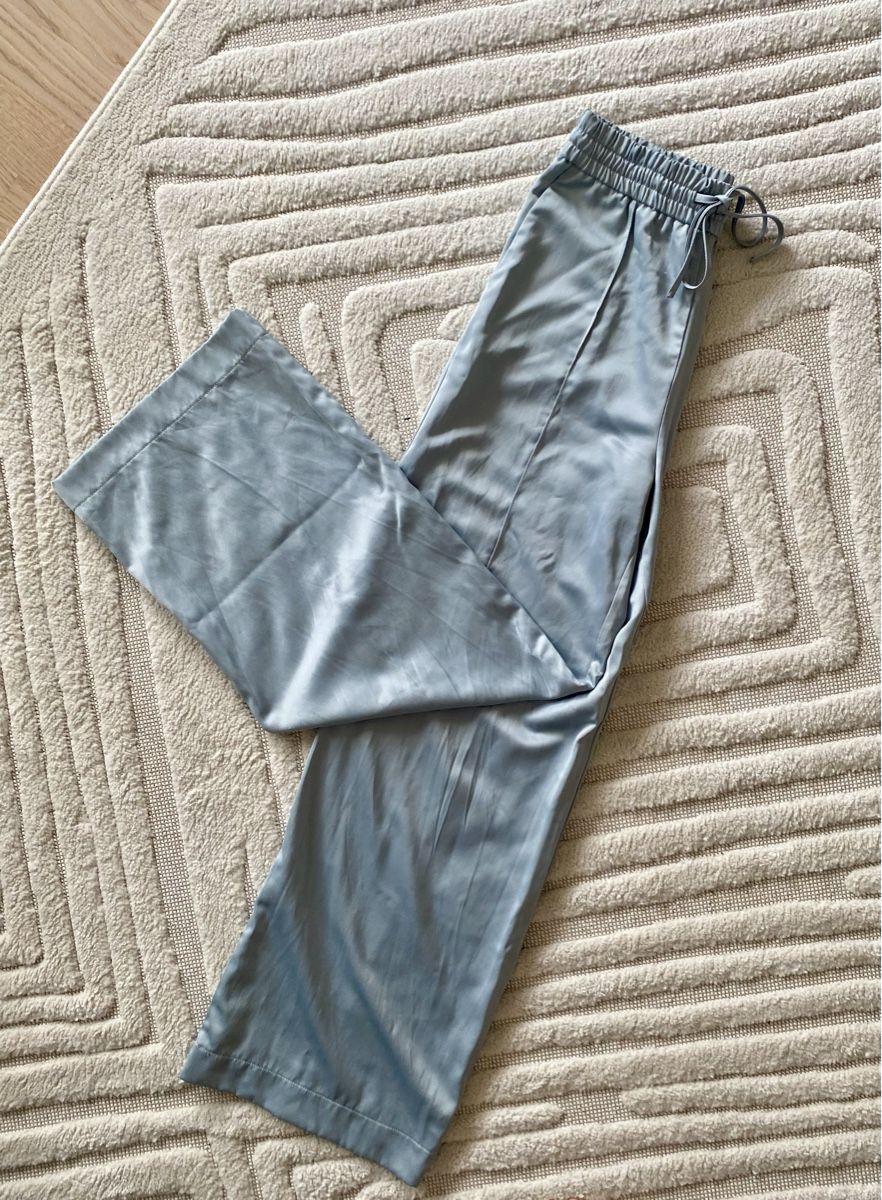 Zara Pantaloni: Zara pants XS light blue – Usato da Territet venduto da gai_5phl