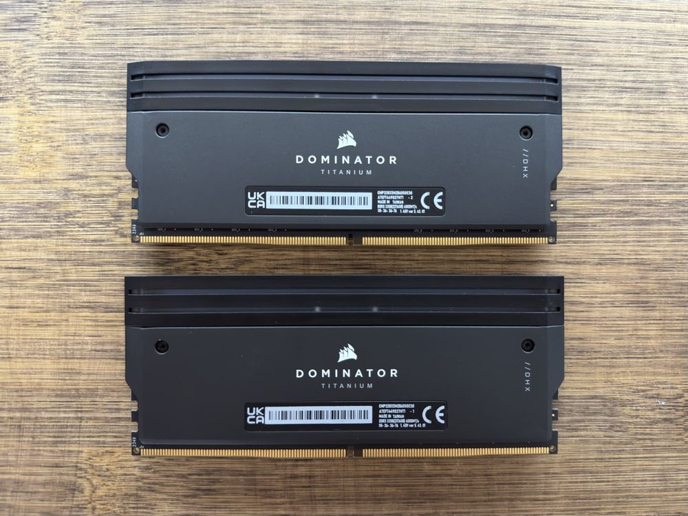 Corsair Dominator Titanium 32GB + Light Enhancement Kit (Neu