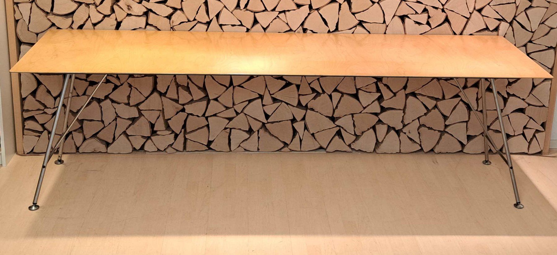 Atelier Alinea Tables: Atelier Alinea Tisch 200cm gebraucht – D'occasion à Basel par Unibrocki