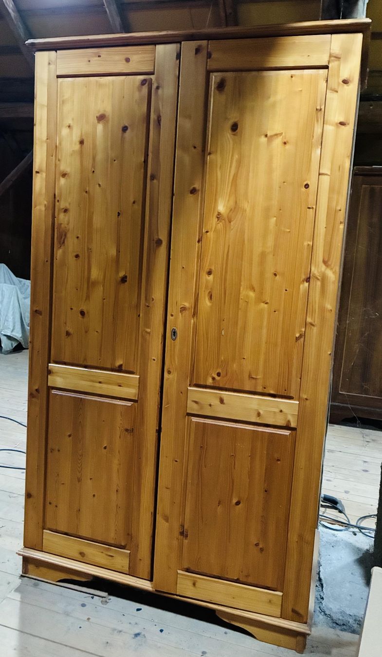 Armadi: Holzschrank Kiefer – Usato da Oberkulm venduto da Weberlisa 1
