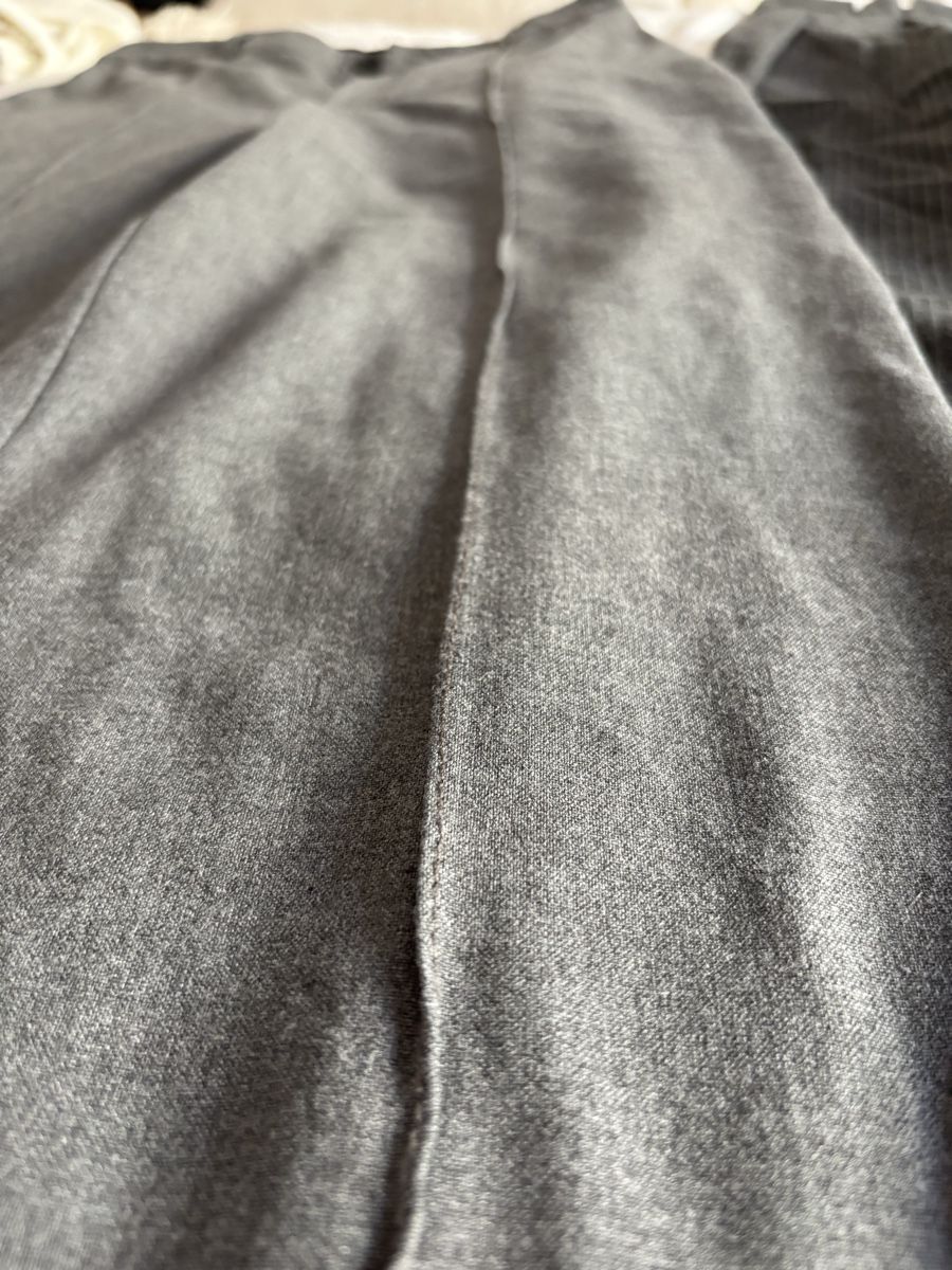 Lots de vêtements: 2 Pantalons classique  – D'occasion à Crans-Montana par Jano_brn 2