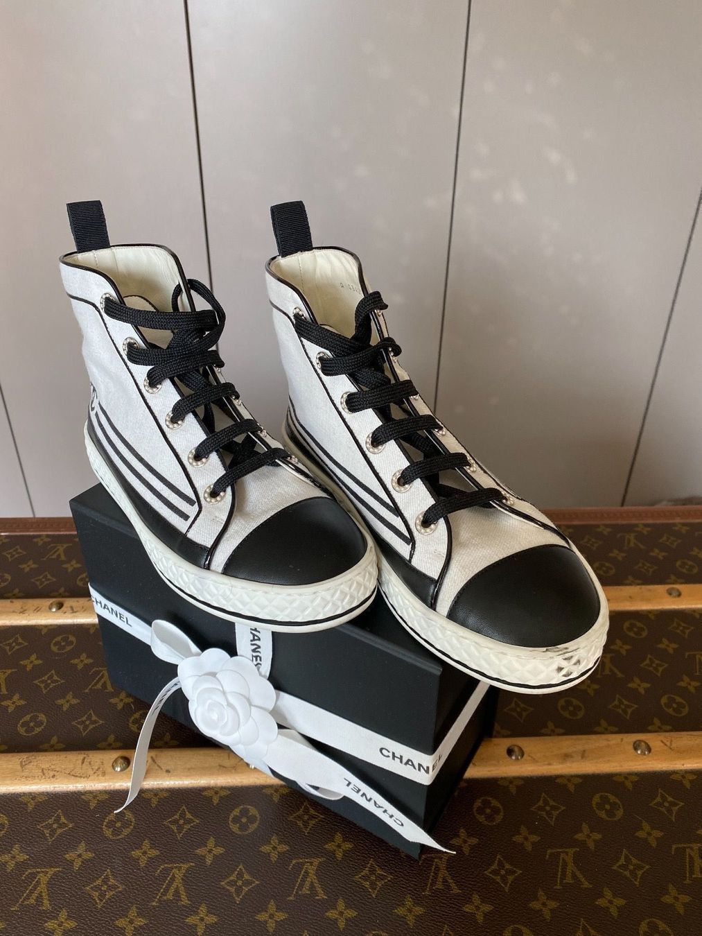 Chanel Scarpe da donna: Original Chanel sneakers, full set – Usato da Kilchberg ZH venduto da happyymee 4
