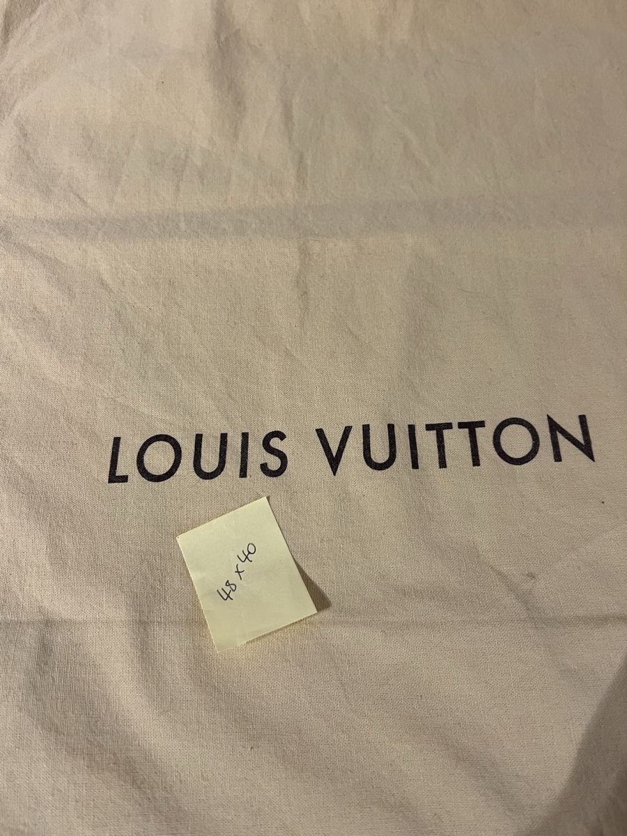 Louis Vuitton Borse: Dust bag Louis Vuitton – Usato da St-Pierre-Clages venduto da ste_xk6p 1