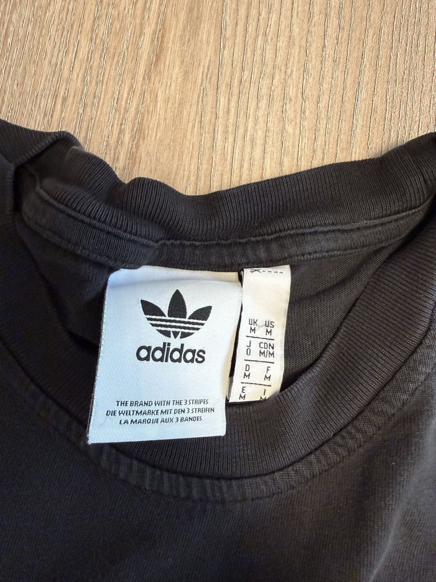 Adidas T-shirt: T-shirt Adidas noir original, taille M. – Usato da Troinex venduto da Gianni1895 1